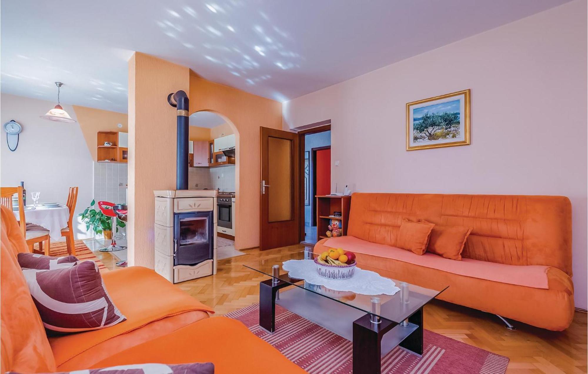 Beautiful Apartment In Novi Vinodolski Exteriör bild